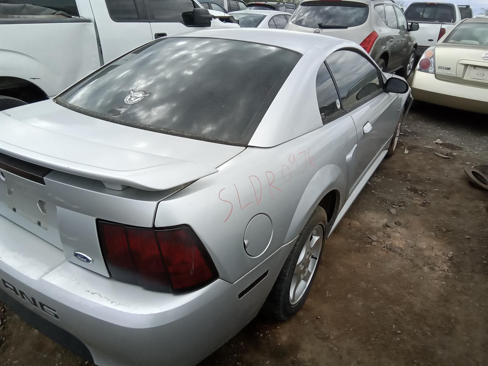 2001 FORD MUSTANG