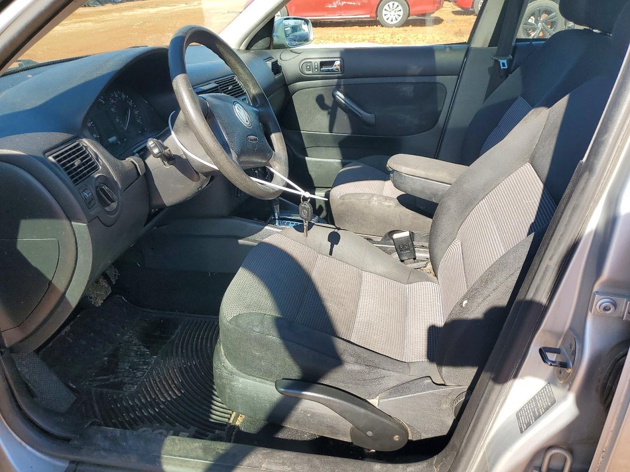 2004 VOLKSWAGEN GOLF