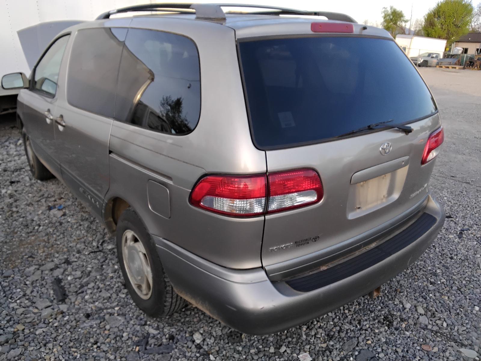 2001 TOYOTA SIENNA